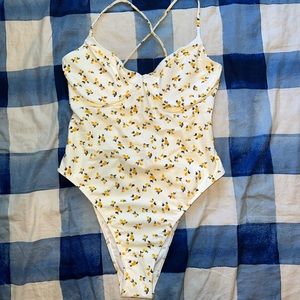 NWT L Abercrombie and Fitch one-piece lemon print swimsuit